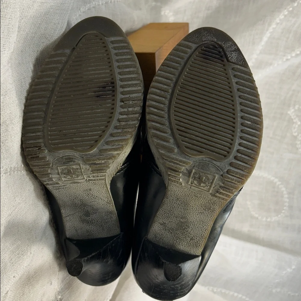Dr Martens almost NEW leather lace up heels